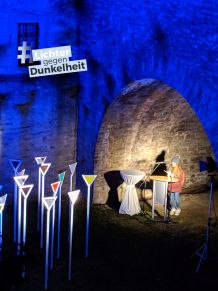 Die Wewelsburg bei der Teilnahme des bundesweiten Beleuchtungsflashmob, zum Gedenken an den 27. Januar 1945. Foto: © Kreismuseum Wewelsburg